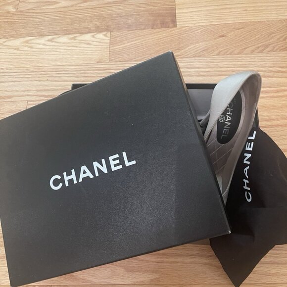 CHANEL Black Leather Satin Pumps Heels - Picture 8 of 15